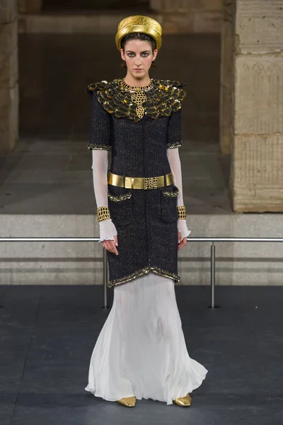 Look 27